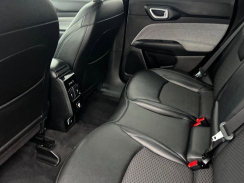 Used 2024 Jeep Compass Latitude image 13