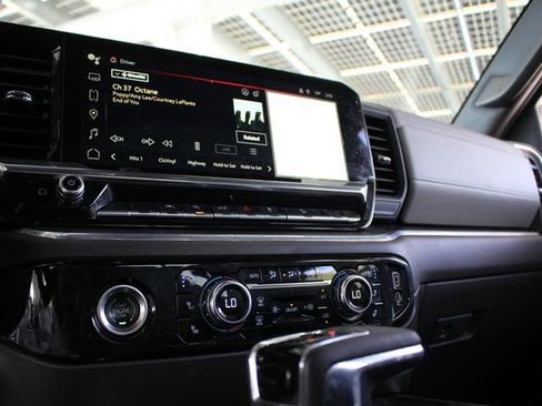 Used 2023 GMC Sierra 1500 SLT image 17