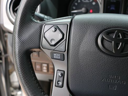 Used 2021 Toyota Tacoma TRD Off-Road w/ Technology Package AWD/4WD image 18