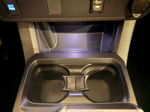 Used 2017 Toyota Tacoma SR5 image 22