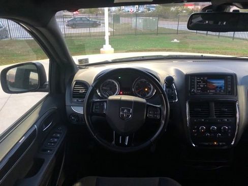 Used 2020 Dodge Grand Caravan SE image 27