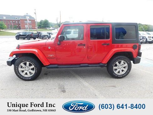 Used 2017 Jeep Wrangler Unlimited Sahara w/ Connectivity Group AWD/4WD image 5