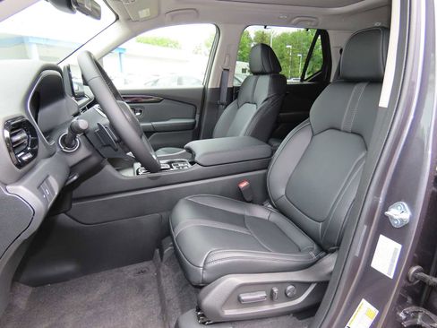 New 2025 Honda Pilot Touring image 12