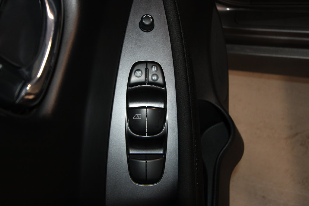 Used 2025 Nissan Leaf S FWD image 6