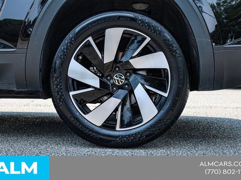 Used 2025 Volkswagen Atlas Cross Sport SE FWD image 16