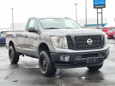 Used 2019 Nissan Titan S image 2