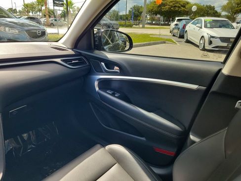 Certified 2025 Genesis G70 2.5T RWD image 14