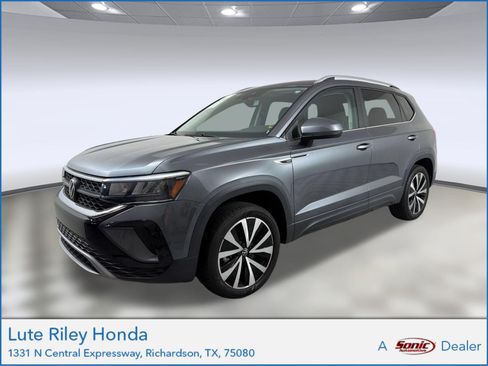 Used 2023 Volkswagen Taos SE FWD image 1