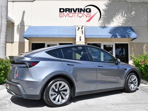 Used 2026 Tesla Model Y AWD image 13