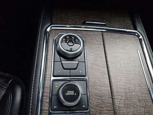 Used 2021 Ford Expedition Max Limited image 16