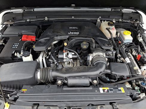 Used 2021 Jeep Wrangler Unlimited Sahara image 29