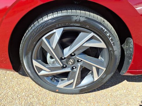 Used 2025 Hyundai Elantra Sport image 9