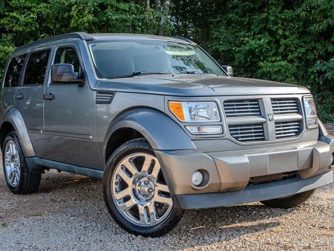 Used 2011 Dodge Nitro Heat RWD image 7