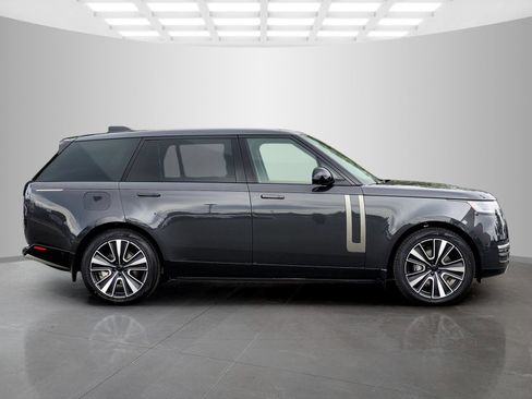 New 2026 Land Rover Range Rover Long Wheelbase SE AWD/4WD image 7