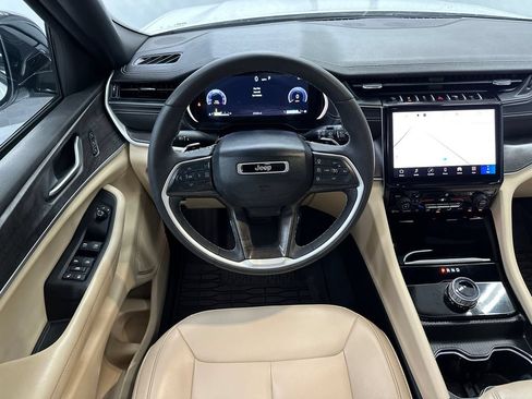 Used 2024 Jeep Grand Cherokee L Limited RWD image 28