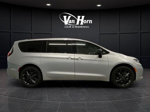 New 2026 Chrysler Pacifica Limited w/ S Appearance Package AWD/4WD image 2