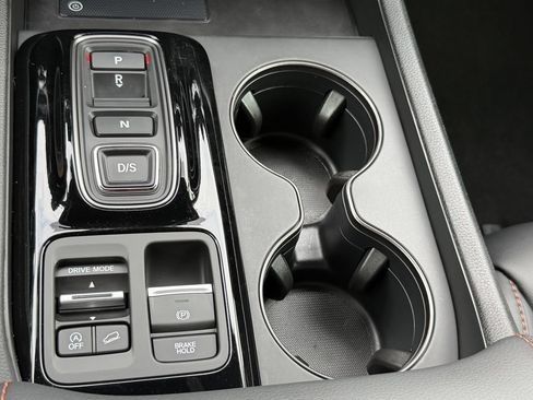 Used 2025 Honda Pilot TrailSport image 23