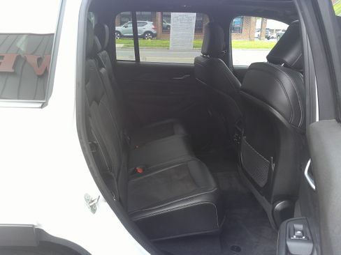 Used 2023 Jeep Grand Cherokee Altitude AWD/4WD image 25