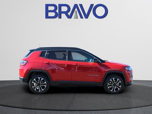 Used 2023 Jeep Compass Limited image 4