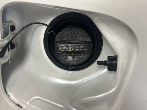 Used 2021 Toyota C-HR XLE FWD image 28