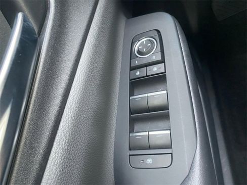 Used 2023 Toyota Prius XLE image 17