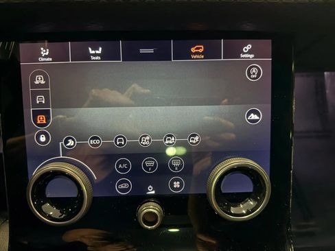 Used 2018 Land Rover Range Rover Velar R-Dynamic SE AWD/4WD image 30