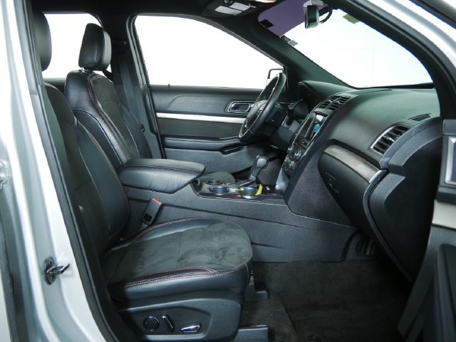 Certified 2018 Ford Explorer XLT w/ Equipment Group 202A FWD image 13