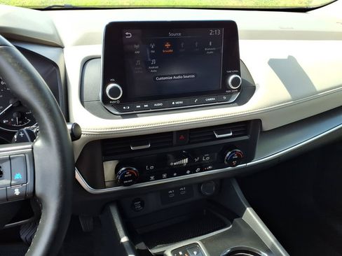 Used 2025 Nissan Rogue SV AWD/4WD image 10