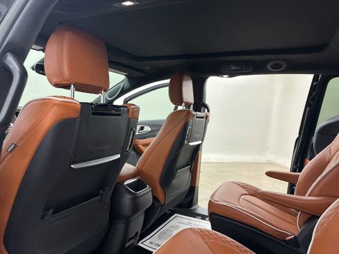 New 2026 Chrysler Pacifica Pinnacle AWD/4WD image 26