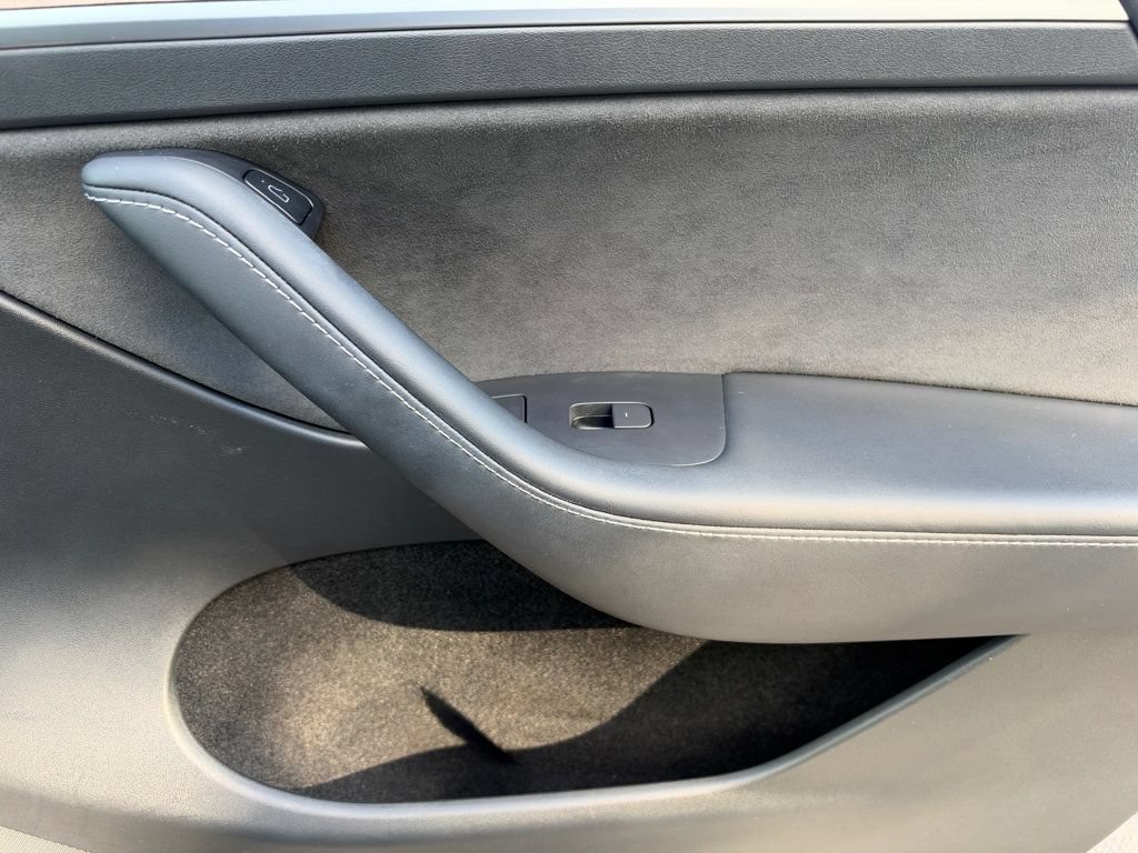 Used 2022 Tesla Model Y Long Range AWD/4WD image 34