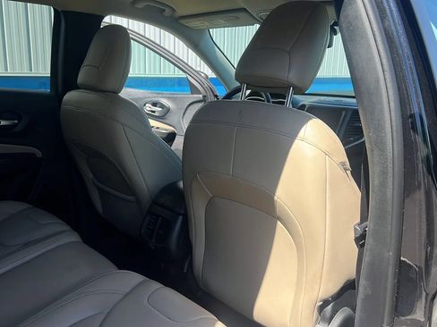 Used 2016 Jeep Cherokee Limited FWD image 13