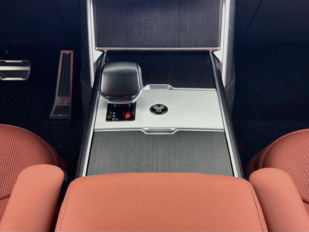 New 2026 Land Rover Range Rover SV AWD/4WD image 12