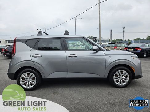 Used 2022 Kia Soul LX image 4