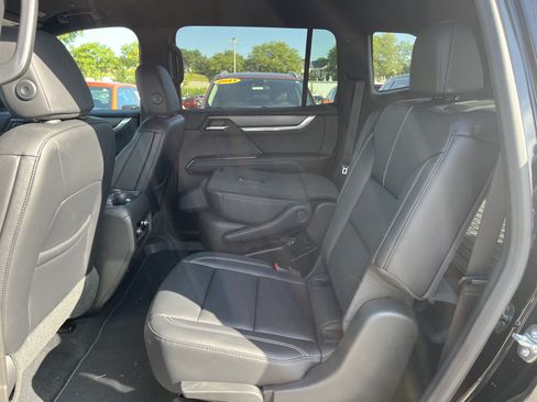 Used 2026 GMC Acadia Elevation w/ Elevation Premium Package AWD/4WD image 16