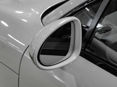 Used 2024 Porsche Macan AWD/4WD image 34