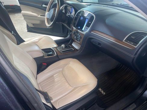 Used 2017 Chrysler 300 C Platinum w/ Safetytec Plus Group image 14