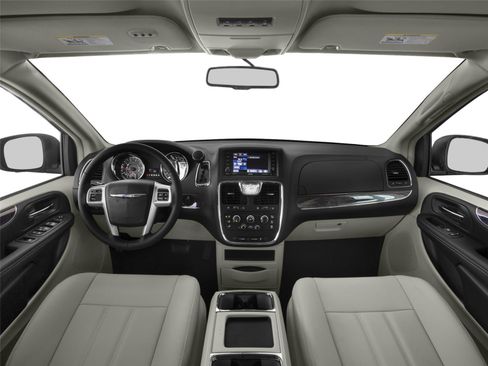 Used 2016 Chrysler Town & Country Touring w/ Driver Convenience Group FWD image 3
