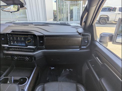 Used 2024 Chevrolet Silverado 2500 High Country w/ High Country Premium Package image 4