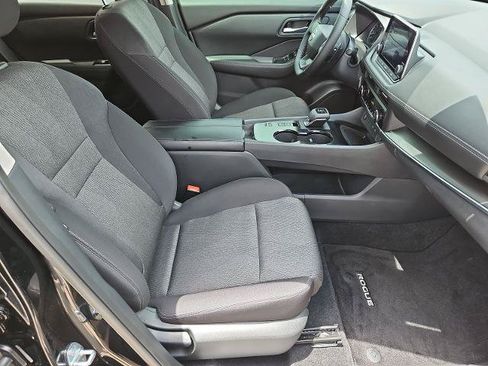 Certified 2026 Nissan Rogue SV FWD image 14