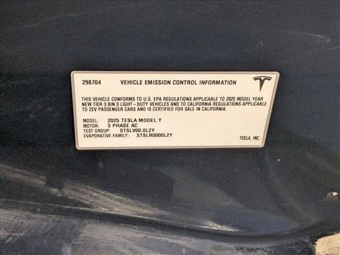Used 2025 Tesla Model Y Long Range AWD/4WD image 24