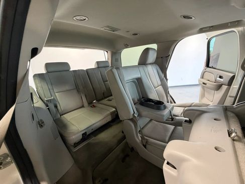Used 2011 GMC Yukon SLT w/ SLT-2 Equipment Package AWD/4WD image 26