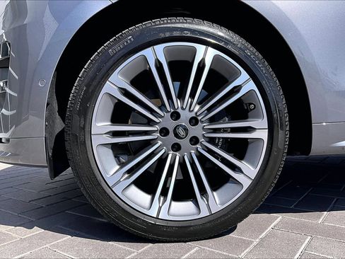 Certified 2025 Land Rover Range Rover Sport Dynamic SE AWD/4WD image 9