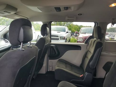Used 2015 Dodge Grand Caravan SXT w/ Rear Park Assist Package FWD image 8