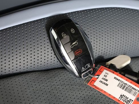 Used 2023 Bentley Bentayga Speed image 30