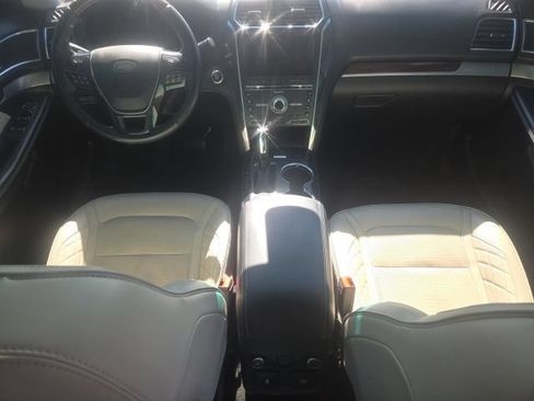 Used 2017 Ford Explorer Platinum AWD/4WD image 30