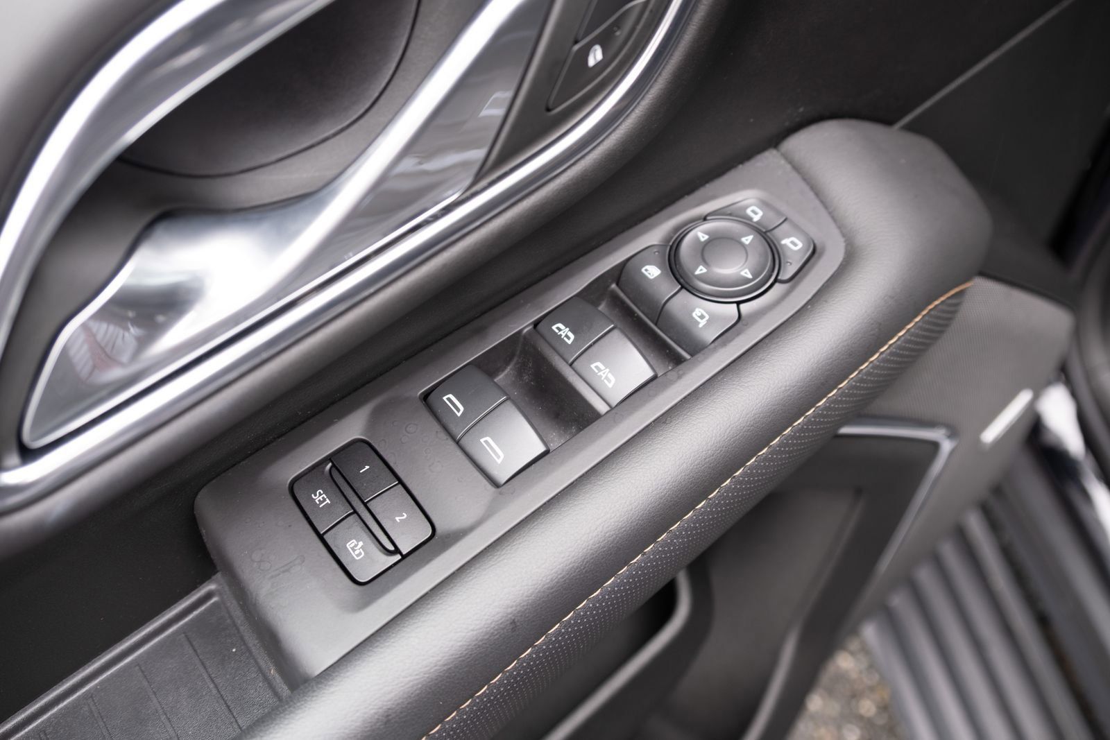Used 2023 GMC Yukon AT4 w/ AT4 Premium Plus Package AWD/4WD image 14