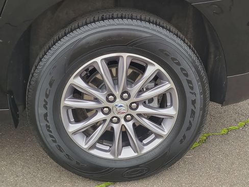 Used 2024 Buick Enclave Premium image 16