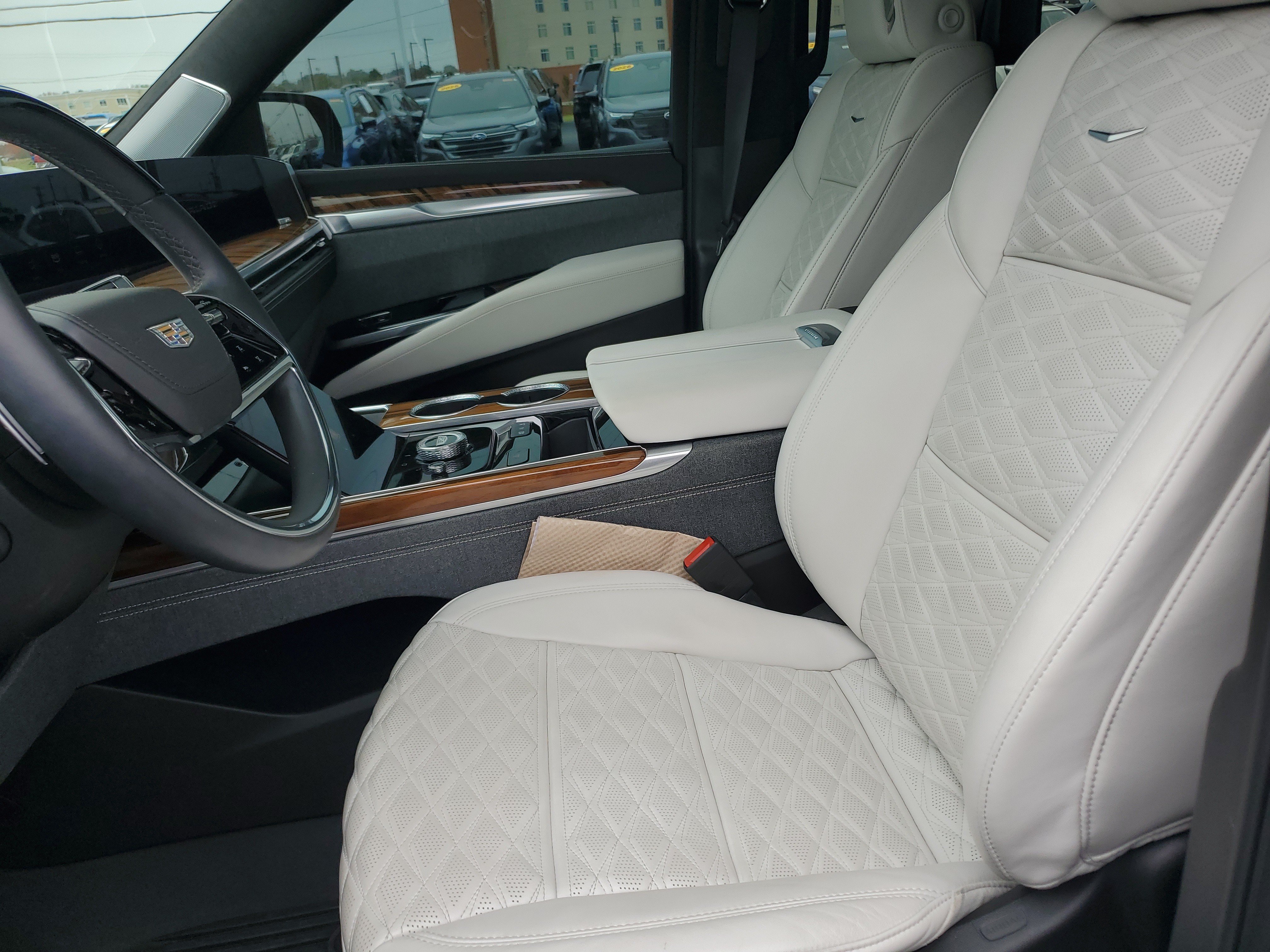 Used 2025 Cadillac Escalade ESV Sport Platinum w/ LPO, Floor Liner Package AWD/4WD image 18
