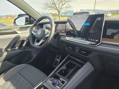 New 2026 Volkswagen Tiguan SEL R-Line AWD/4WD image 10