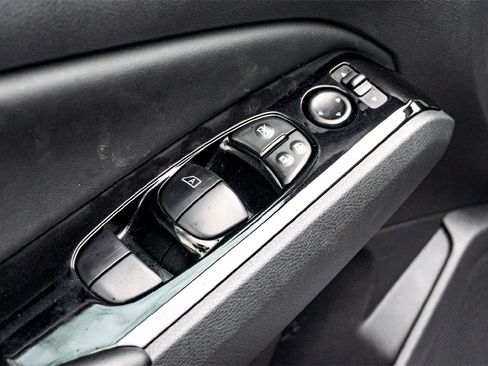 Used 2025 Nissan Altima 2.5 SR image 11